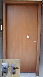 Фурнированa Металнa Вратa с каса по зида – модел К4 (едностранна брава)
